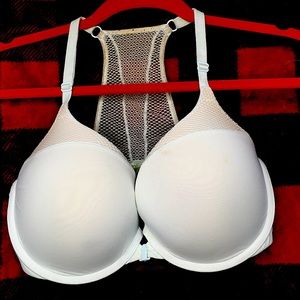 Front-clasp push-up bra